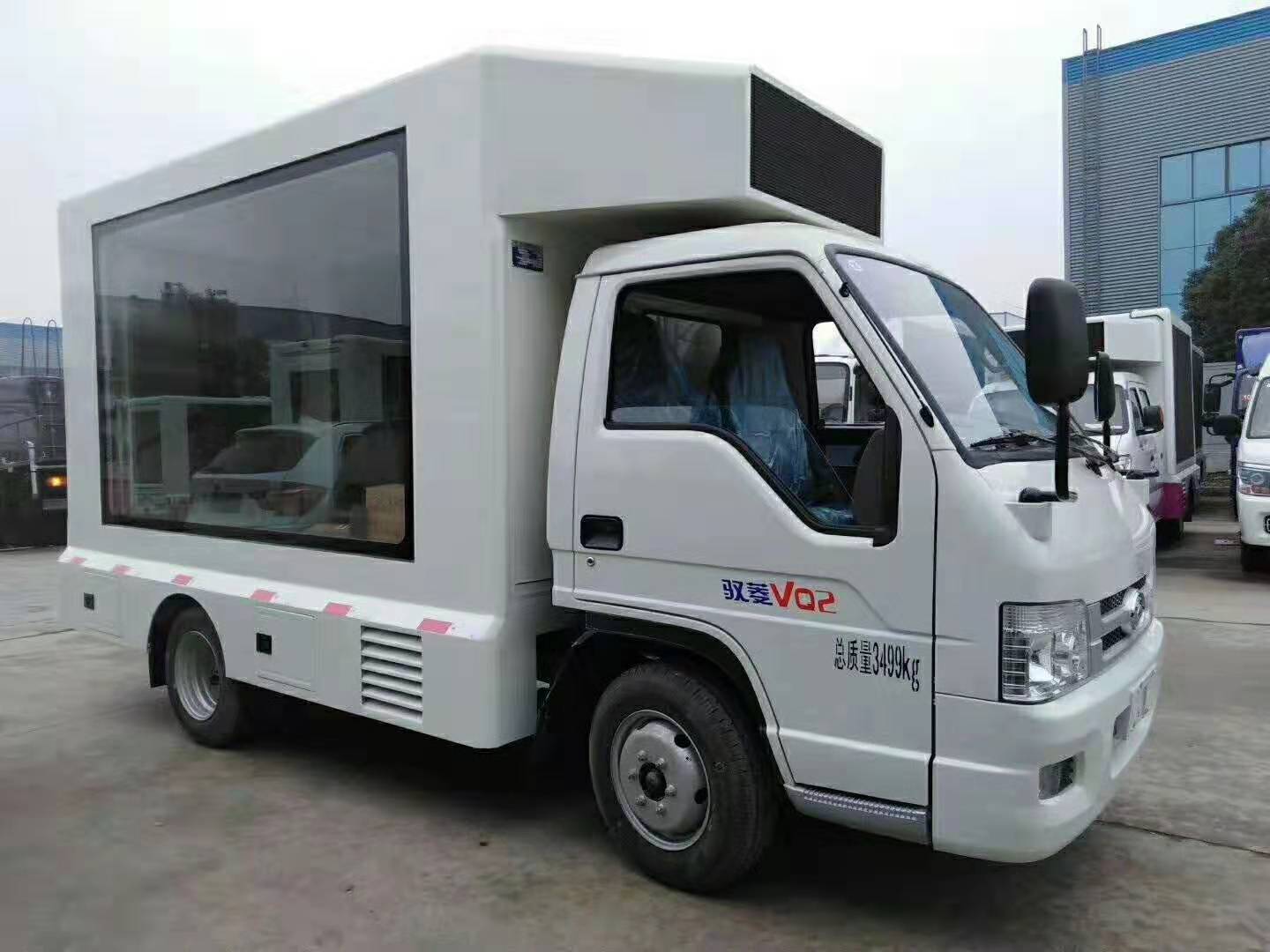 易倍·(中国)体育EMC集团福田驭菱宣传车高清图