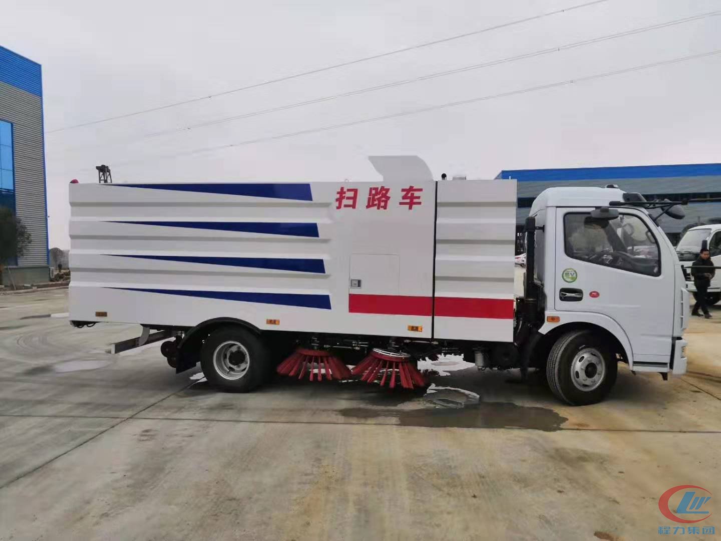 易倍·(中国)体育EMC东风多利卡D7扫路车侧面图