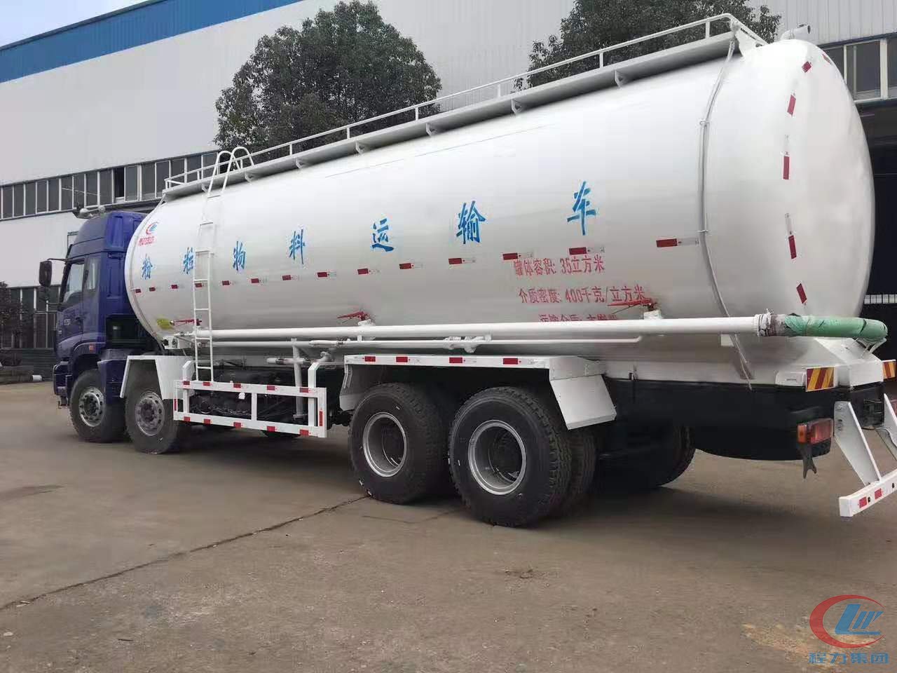 易倍·(中国)体育EMC福田欧曼前四后八35方粉粒物料运输车