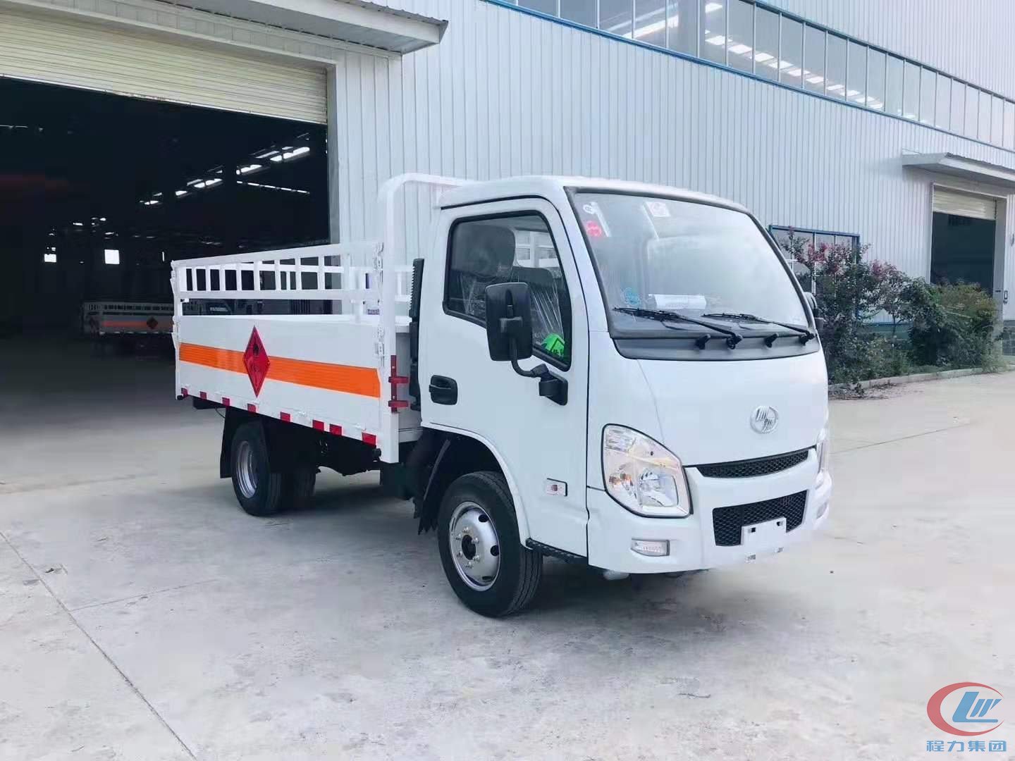 易倍·(中国)体育EMC汽车集团跃进仓栏式气瓶运输车蓝牌